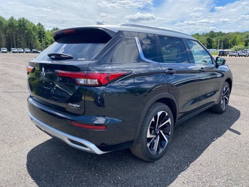 New 2025 Mitsubishi Outlander 4WD Plug-In Hybrid image 3