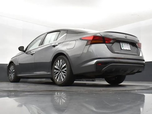 Used 2024 Nissan Altima 2.5 SV image 12