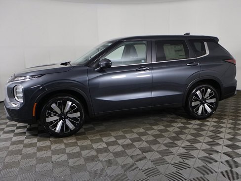 New 2025 Mitsubishi Outlander SE image 18