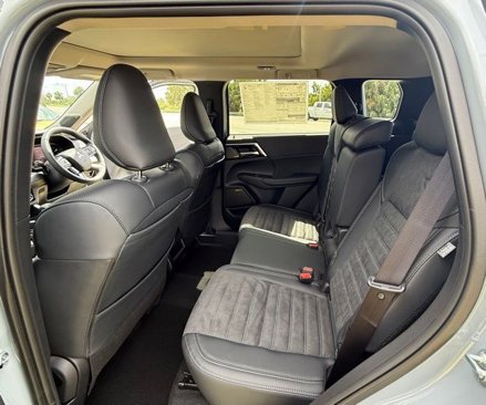 New 2025 Mitsubishi Outlander SE image 14