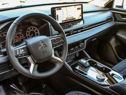 New 2025 Mitsubishi Outlander SE image 15