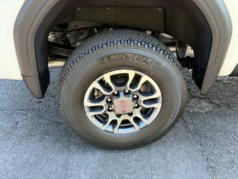 New 2025 GMC Sierra 2500 SLT w/ SLT Convenience Package image 11