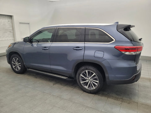 Used 2019 Toyota Highlander XLE image 3