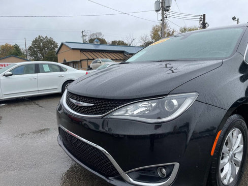 Used 2019 Chrysler Pacifica Touring-L image 10