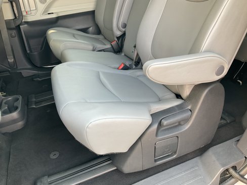 Used 2024 Toyota Sienna XLE image 30
