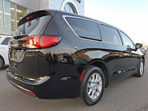 New 2026 Chrysler Voyager LX image 4