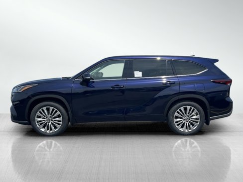 New 2025 Toyota Highlander Platinum image 4