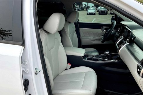 Used 2023 Kia Sorento SX image 13