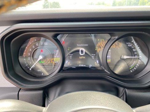 Used 2024 Jeep Wrangler Unlimited Sahara image 10