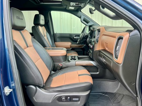 Used 2022 Chevrolet Silverado 1500 High Country w/ Technology Package image 32