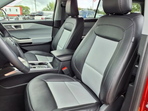 Certified 2023 Ford Explorer XLT w/ Equipment Group 202A image 4