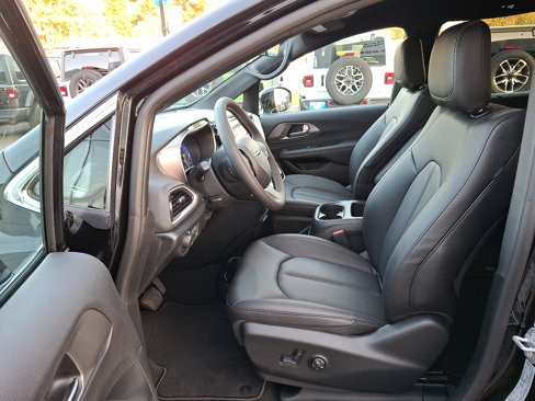 New 2026 Chrysler Voyager LX image 10