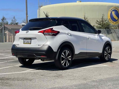 Used 2018 Nissan Kicks SV image 10