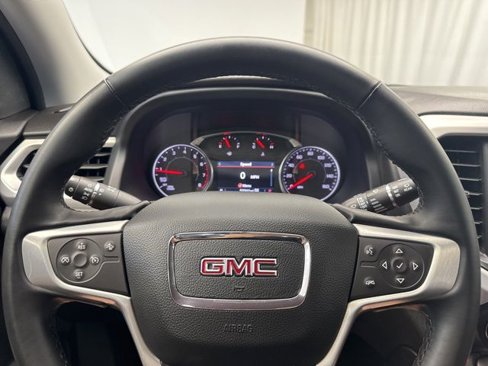 Used 2023 GMC Acadia SLT image 16