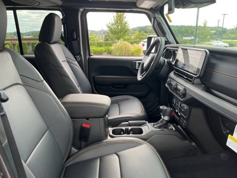 New 2025 Jeep Gladiator Sport image 26