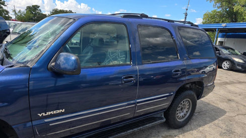 Used 2001 GMC Yukon SLT w/ SLT Equipment Group image 2