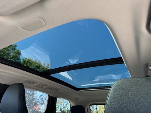 Certified 2025 Volvo XC60 B5 Plus w/ Climate Package image 18