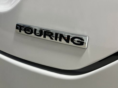 New 2025 Honda Pilot Touring image 10
