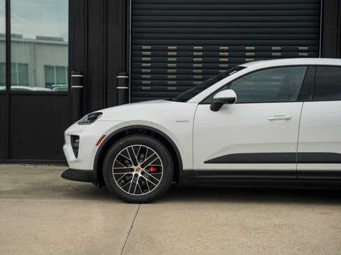 New 2025 Porsche Macan 4S Electric image 11