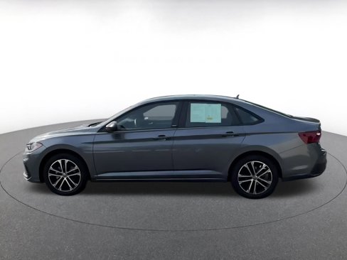 Used 2025 Volkswagen Jetta Sport image 9