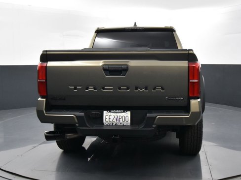 Used 2025 Toyota Tacoma TRD Off-Road image 30