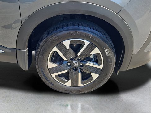 Used 2025 Nissan Kicks SV image 4