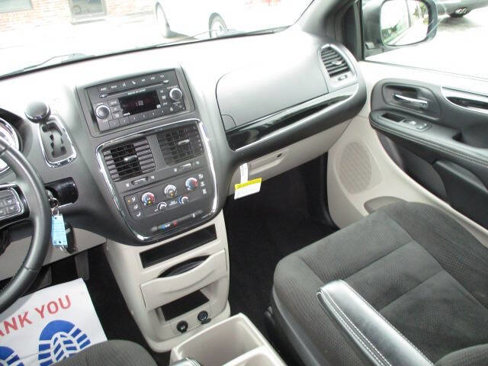 Used 2016 Dodge Grand Caravan SE image 16