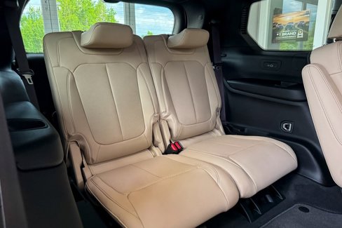 New 2025 Jeep Grand Cherokee L Limited w/ Luxury Tech Group II image 9