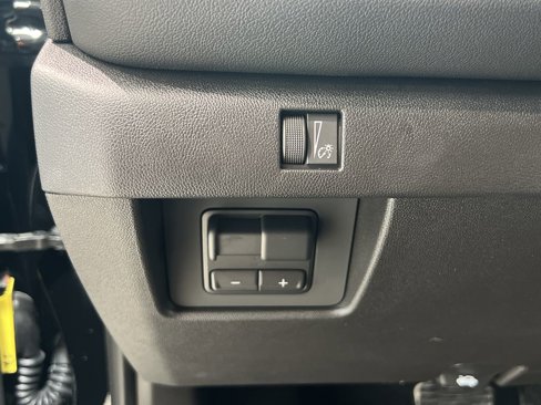 New 2025 Chevrolet Colorado LT w/ LT Convenience Package image 13