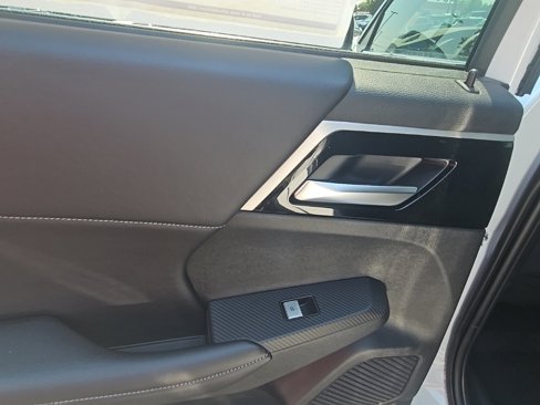 New 2025 Mitsubishi Outlander SE image 34