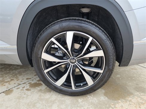 New 2025 Volkswagen Atlas SEL Premium R-Line image 30