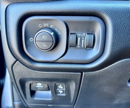 New 2026 RAM 1500 4x4 Crew Cab image 21