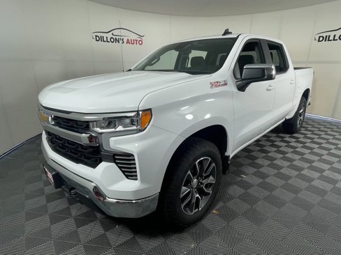 Used 2024 Chevrolet Silverado 1500 LT image 2