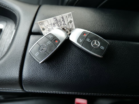 Used 2022 Mercedes-Benz GLE 450 4MATIC w/ AMG Line Exterior image 33