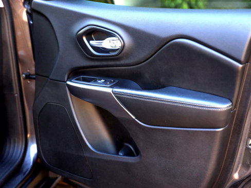 Used 2020 Jeep Cherokee Limited image 33
