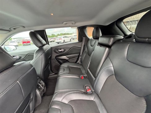 Used 2021 Jeep Cherokee Latitude Plus image 23