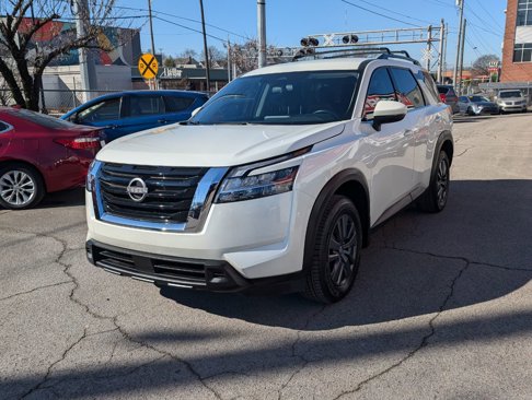 Used 2022 Nissan Pathfinder SV image 1