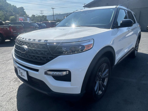 Used 2022 Ford Explorer XLT w/ Equipment Group 202A image 5