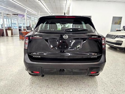 Used 2025 Nissan Kicks S image 5