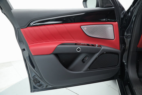 Used 2025 Maserati Grecale Modena image 14