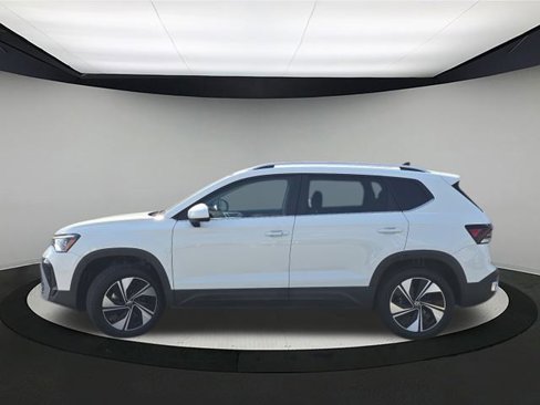 New 2025 Volkswagen Taos SE image 4