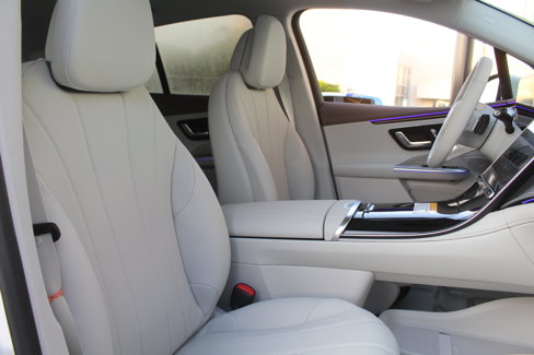 New 2026 Mercedes-Benz EQE 320 4MATIC SUV image 23