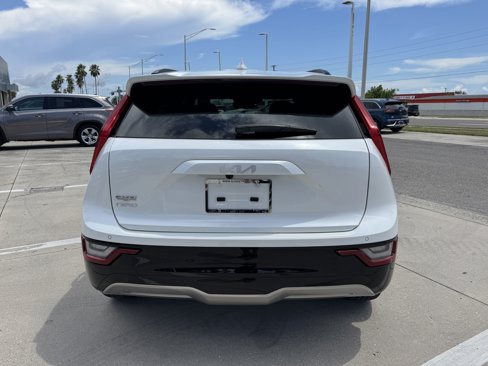 Certified 2024 Kia Niro Wave image 5
