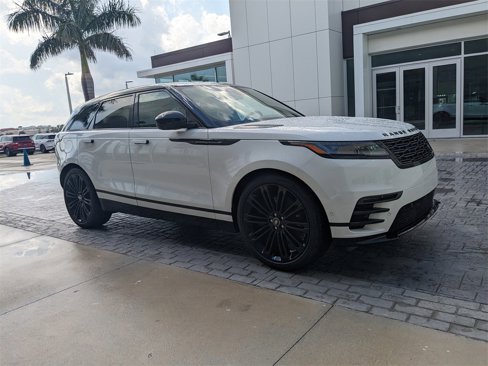 New 2026 Land Rover Range Rover Velar Dynamic SE image 2