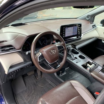 Used 2022 Toyota Sienna Platinum image 4