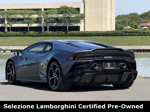 Used 2021 Lamborghini Huracan EVO image 7