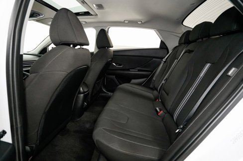 Used 2025 Hyundai Elantra SEL image 23