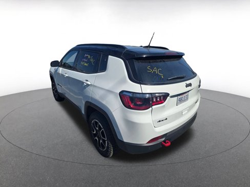 Used 2025 Jeep Compass Trailhawk image 3