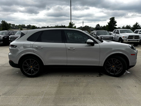 Used 2024 Porsche Cayenne image 4