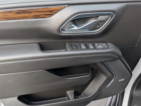Used 2023 Chevrolet Suburban Premier image 10